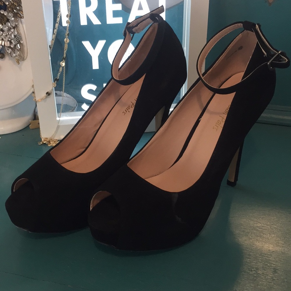 Dream Paris Peep Toe Ankle Strap Heels 💄👠